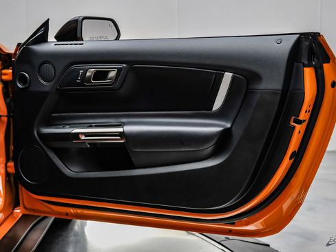 Used 2021 Ford Mustang Shelby GT500 w/ Technology Package image 86