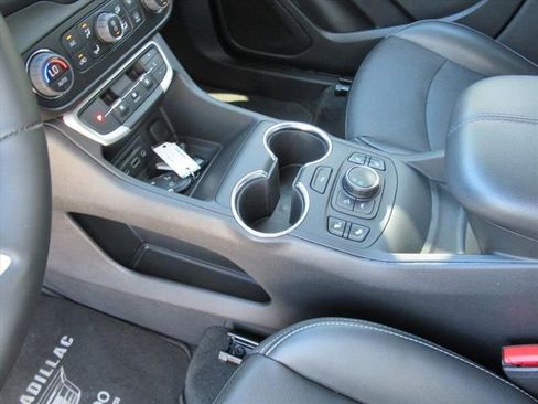 Used 2023 GMC Terrain SLT w/ Tech Package FWD image 19
