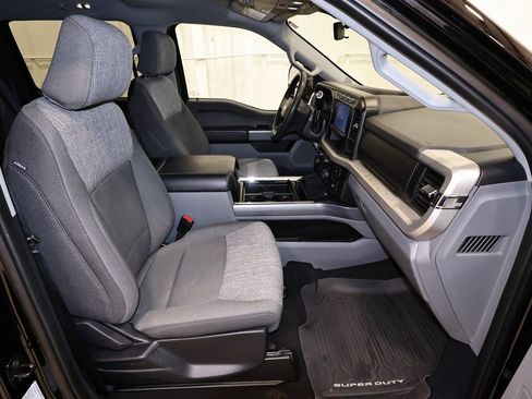 Certified 2024 Ford F450 XLT w/ 360-Degree Camera Package image 20