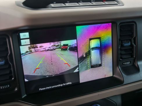 Used 2023 Ford Bronco Wildtrak image 18