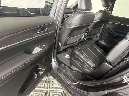 New 2025 Jeep Grand Cherokee L Limited w/ Black Appearance Package image 17