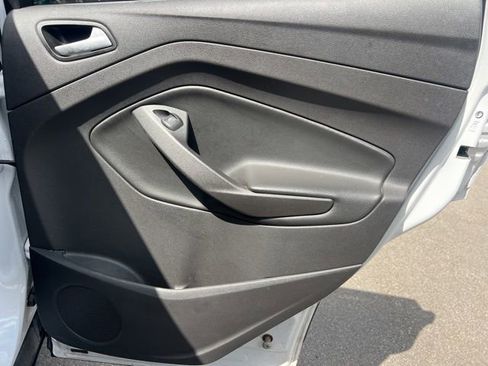 Used 2015 Ford Escape SE image 12