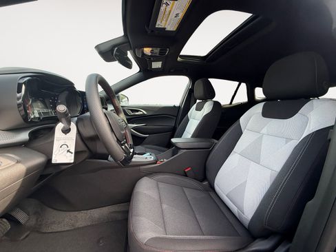 New 2026 Chevrolet Trax RS w/ Sunroof Package FWD image 9