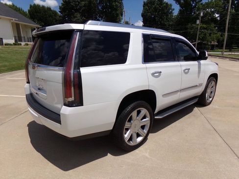 Used 2016 Cadillac Escalade Luxury AWD/4WD image 33