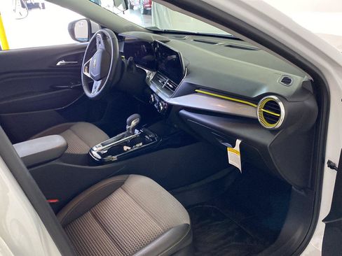 Used 2024 Chevrolet Trax LT w/ Driver Confidence Package FWD image 37