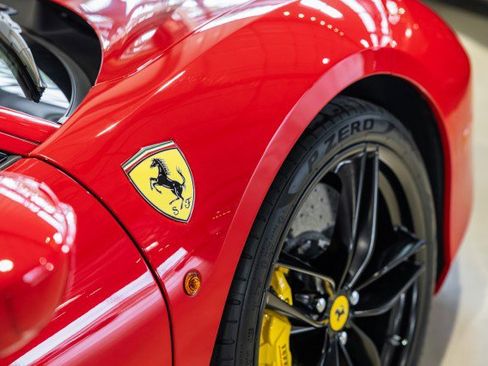 Used 2018 Ferrari 488 GTB RWD image 19