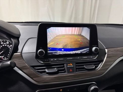 Used 2025 Nissan Altima 2.5 SV FWD image 15