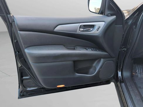 Used 2020 Nissan Pathfinder SL image 31