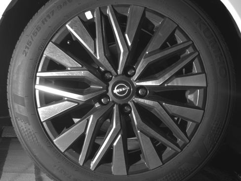 Used 2025 Nissan Altima 2.5 SV FWD image 15