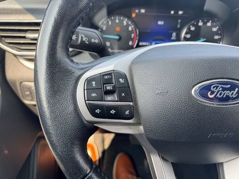 Used 2021 Ford Explorer XLT w/ Equipment Group 202A AWD/4WD image 17