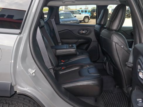 Used 2022 Jeep Cherokee Trailhawk w/ Technology Group B AWD/4WD image 24