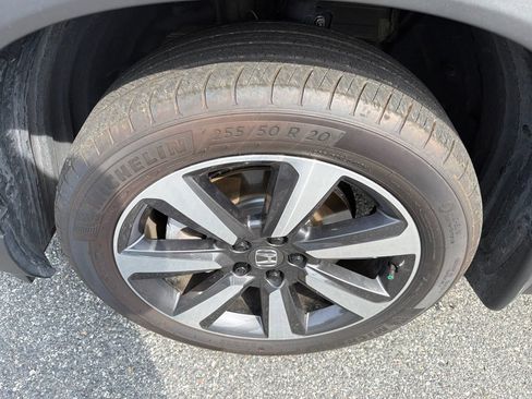 Used 2025 Honda Pilot Touring image 12