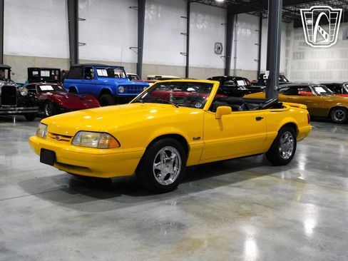 Used 1993 Ford Mustang LX image 2