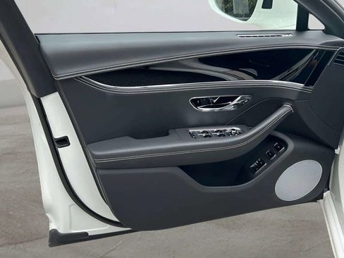 Used 2022 Bentley Flying Spur Plug-In Hybrid image 35