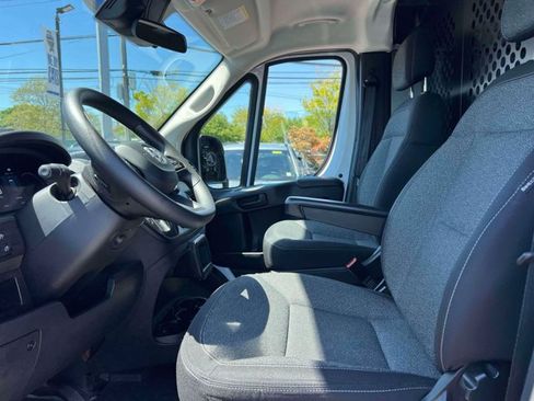 Used 2025 RAM ProMaster 2500 w/ U-Haul Equipment Group FWD image 10