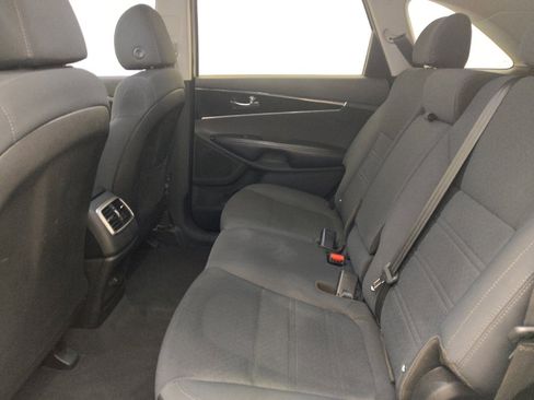 Used 2019 Kia Sorento L FWD image 18