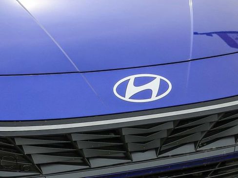 New 2026 Hyundai Elantra Limited FWD image 6
