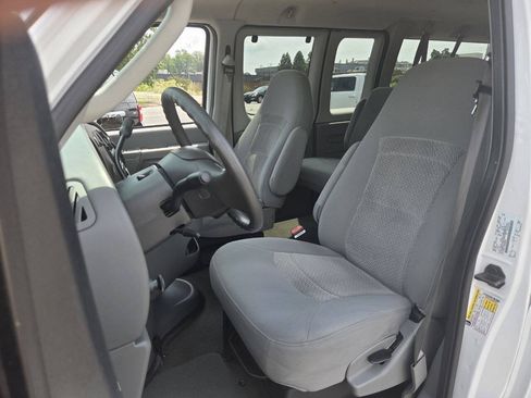 Used 2006 Ford E-350 and Econoline 350 XLT RWD image 7