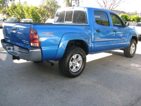 Used 2005 Toyota Tacoma PreRunner image 6
