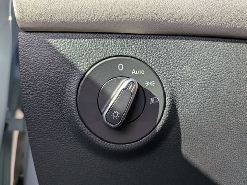 New 2026 Volkswagen Taos SE image 22