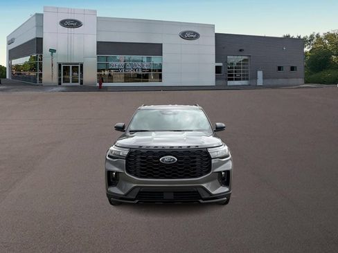 Certified 2025 Ford Explorer ST-Line AWD/4WD image 3