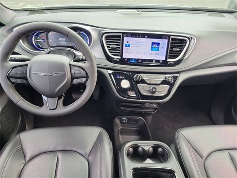 New 2023 Chrysler Pacifica Touring-L w/ S Appearance Package image 10