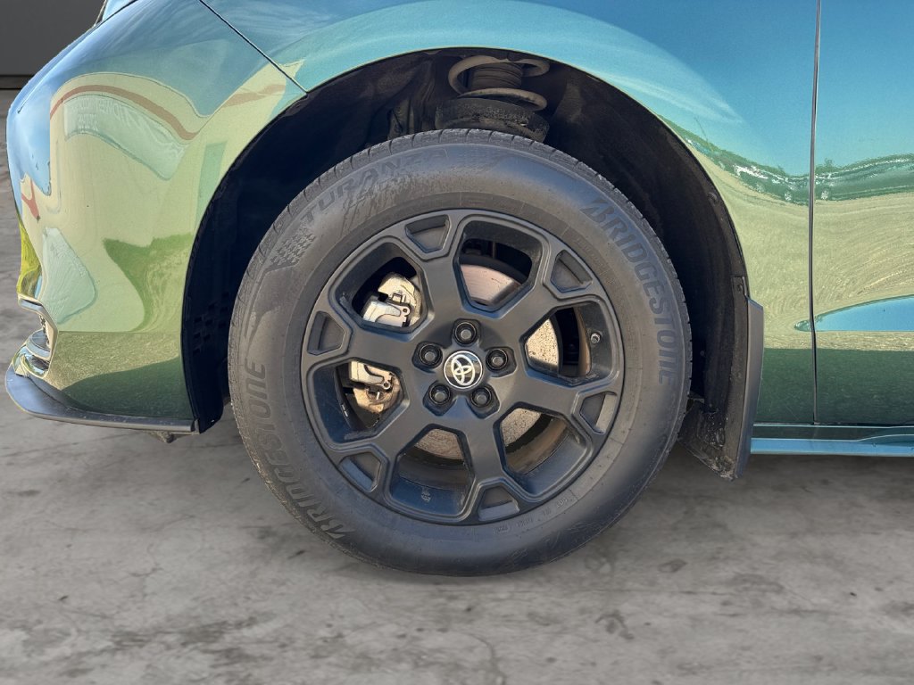 Certified 2025 Toyota Sienna XLE Woodland Edition AWD/4WD image 9