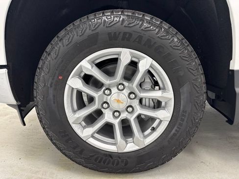 New 2026 Chevrolet Silverado 1500 LT w/ Z71 Off-Road Package AWD/4WD image 40