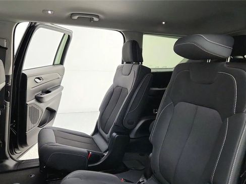 Used 2023 Jeep Grand Cherokee L Laredo image 31