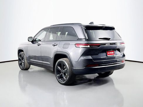 Used 2025 Jeep Grand Cherokee Limited w/ Luxury Tech Group II RWD image 3