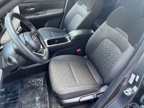 Used 2025 Nissan Kicks SV FWD image 29