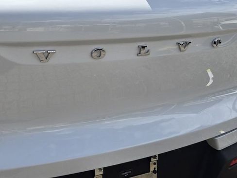 Used 2023 Volvo XC40 B4 Plus w/ Protection Package image 10