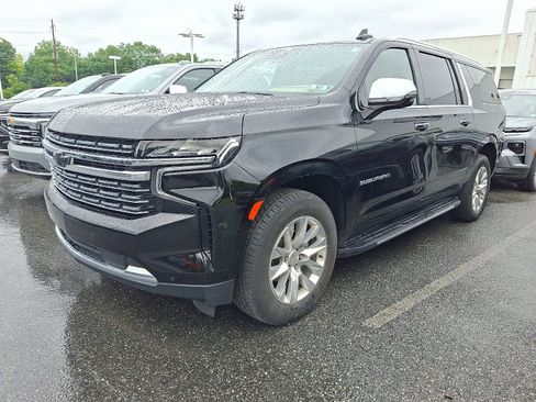 Certified 2023 Chevrolet Suburban Premier w/ Premium Package 2 AWD/4WD image 3