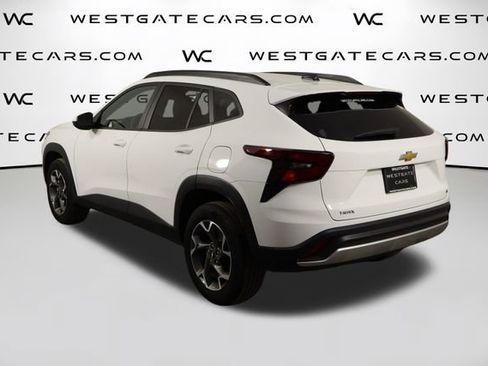 Used 2025 Chevrolet Trax LT FWD image 42