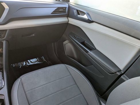 Used 2024 Volkswagen Taos SE image 18