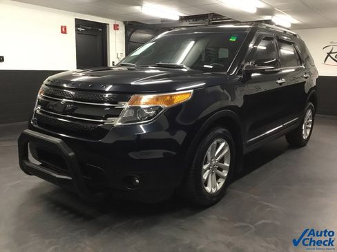 Used 2015 Ford Explorer XLT w/ Equipment Group 202A image 5