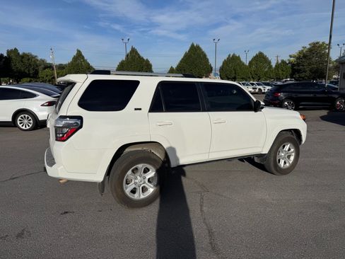 Used 2023 Toyota 4Runner SR5 Premium w/ Moonroof Package AWD/4WD image 5