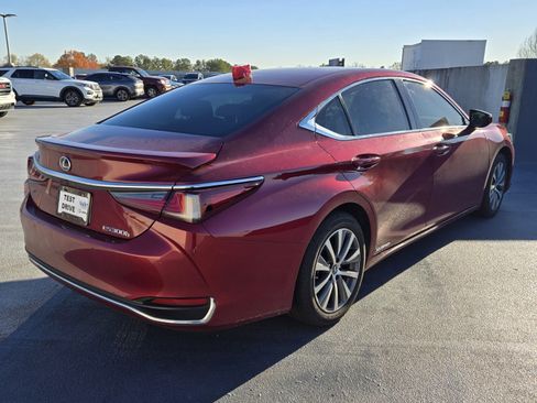 Certified 2021 Lexus ES 300h w/ Premium Package image 3