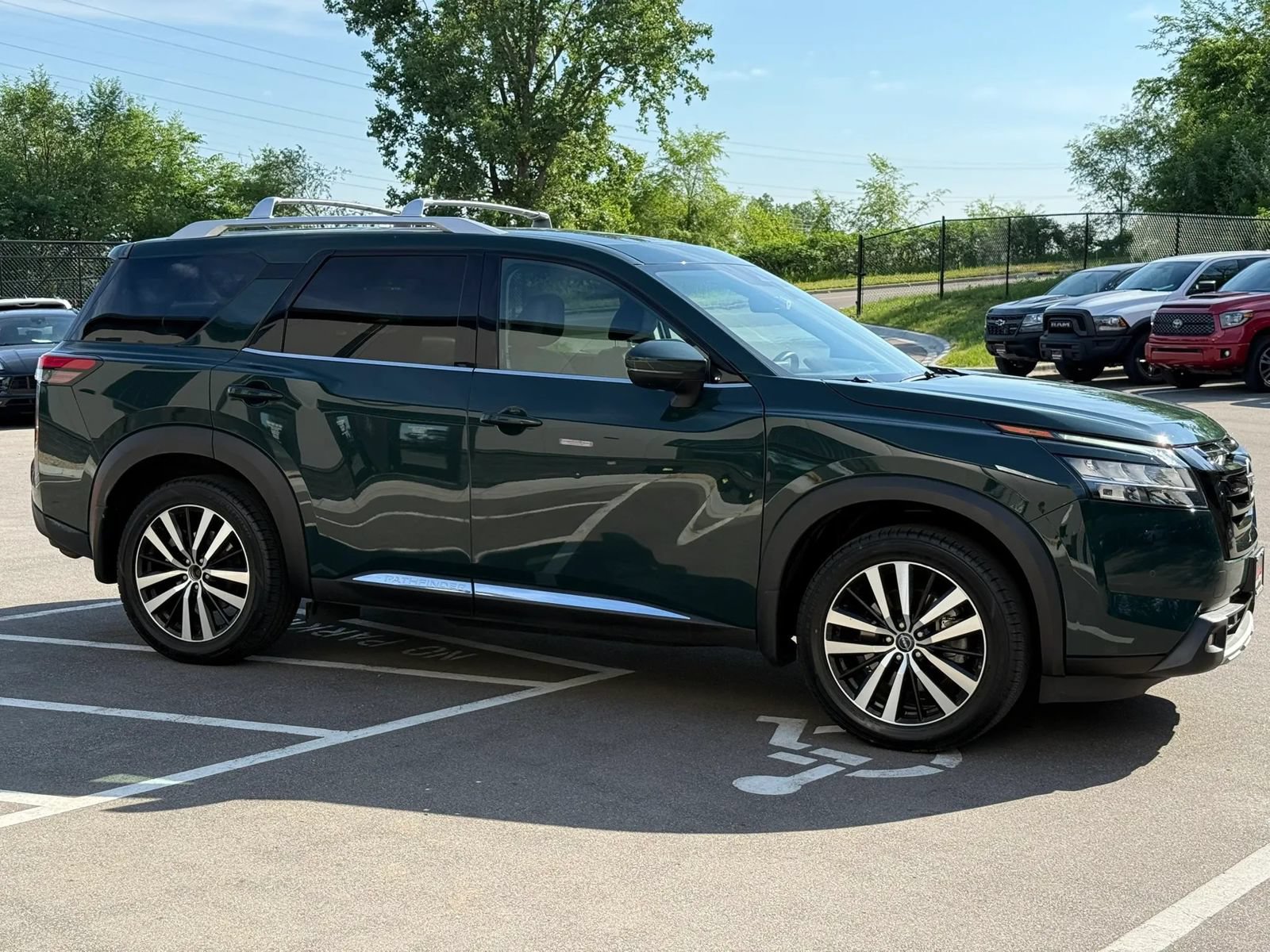 Used 2023 Nissan Pathfinder Platinum AWD/4WD image 7