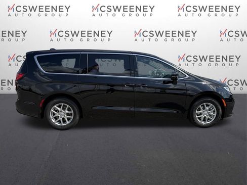 New 2026 Chrysler Pacifica Select image 6