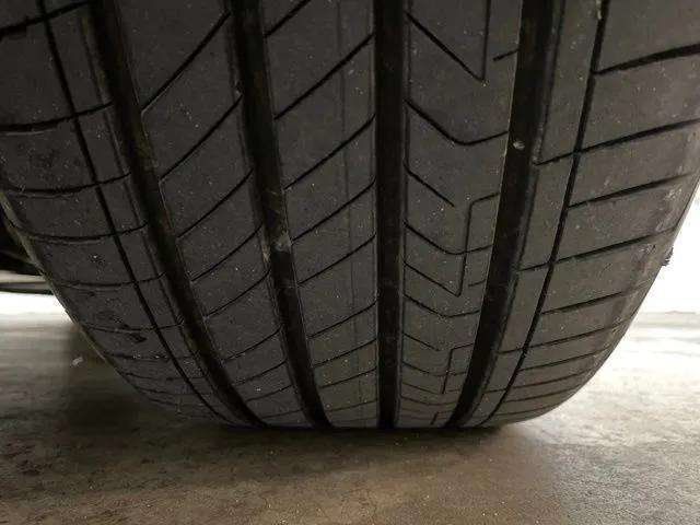 Used 2005 Cadillac XLR RWD image 90