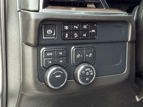 Used 2025 Chevrolet Suburban Z71 AWD/4WD image 25
