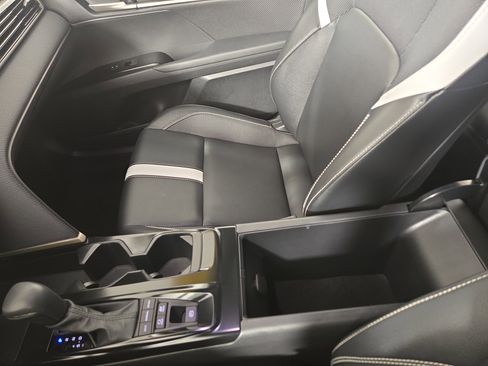 Used 2025 Toyota Camry SE image 29