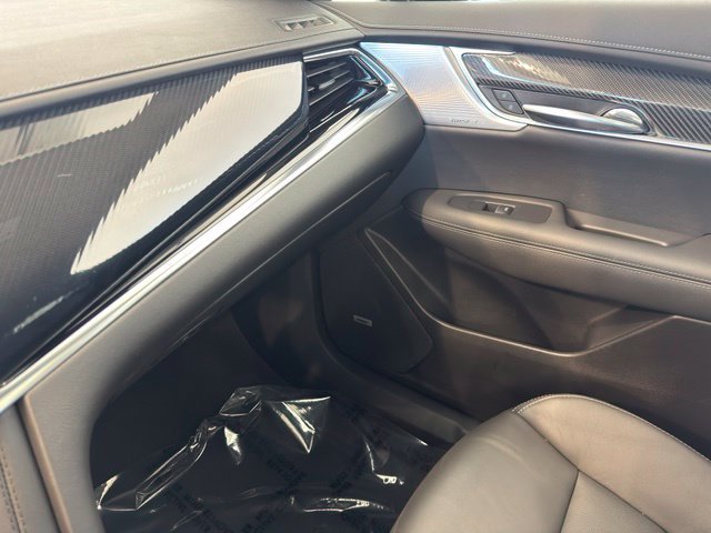 Certified 2024 Cadillac XT6 Sport w/ LPO, Onyx Lite Package AWD/4WD image 32