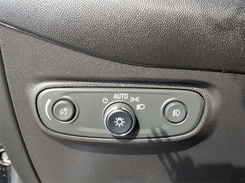 Used 2023 Chevrolet Equinox Premier image 21