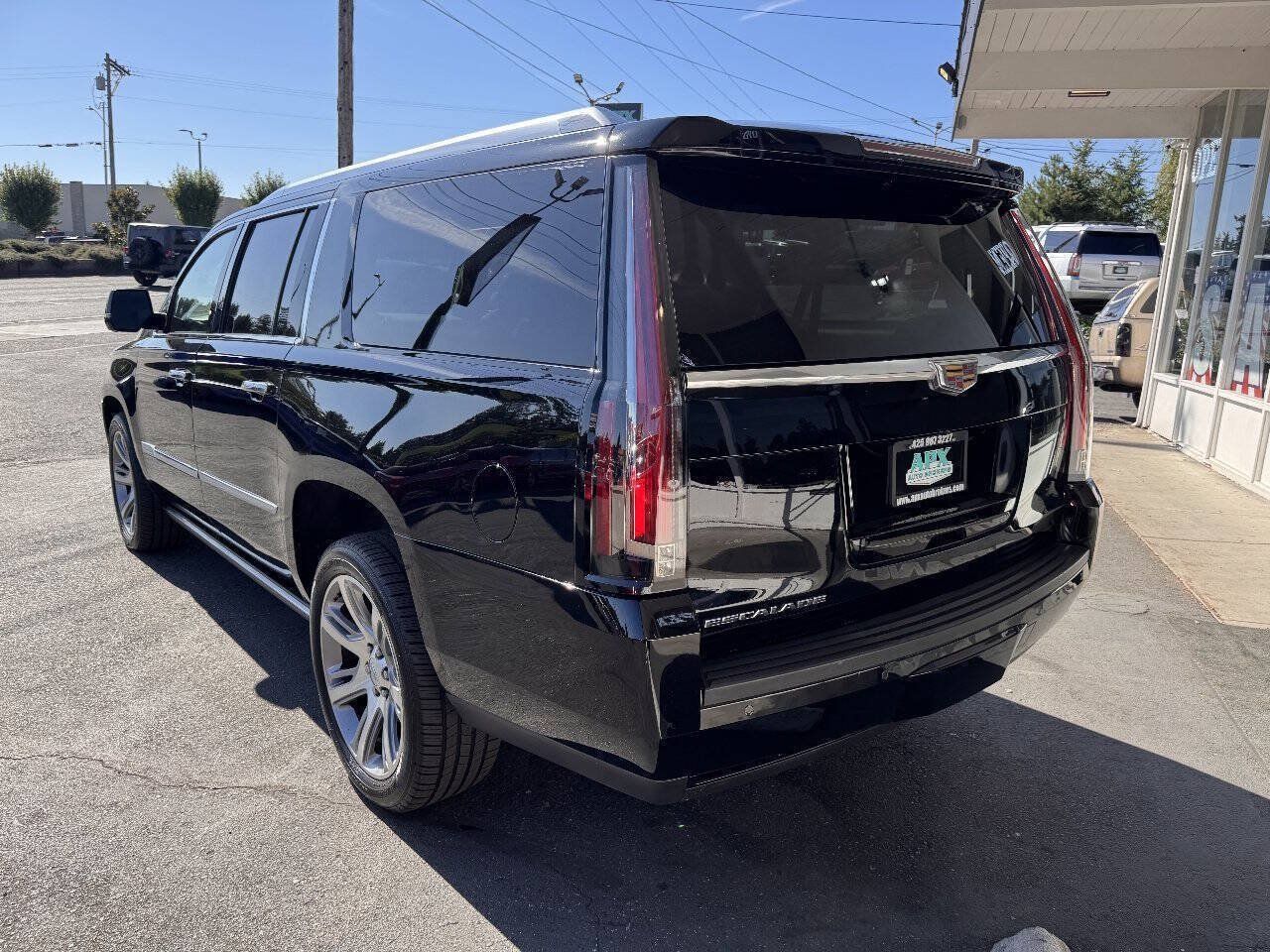 Used 2015 Cadillac Escalade ESV Premium AWD/4WD image 4