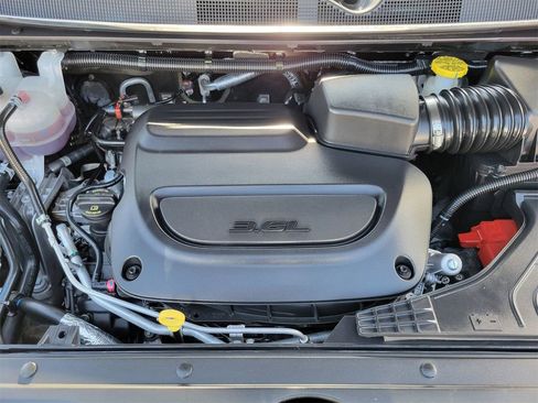 Used 2024 Chrysler Voyager LX image 26
