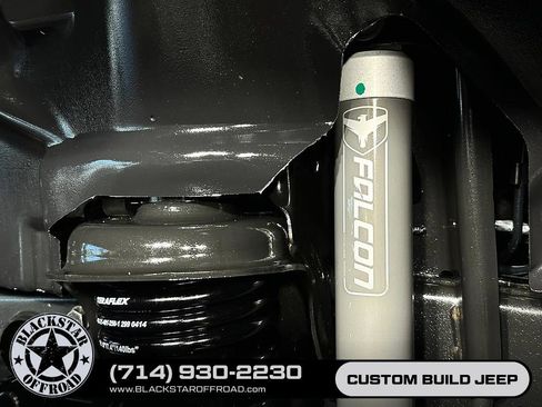 Used 2025 Jeep Gladiator Mojave AWD/4WD image 27