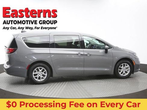 Used 2023 Chrysler Pacifica Touring-L FWD image 46