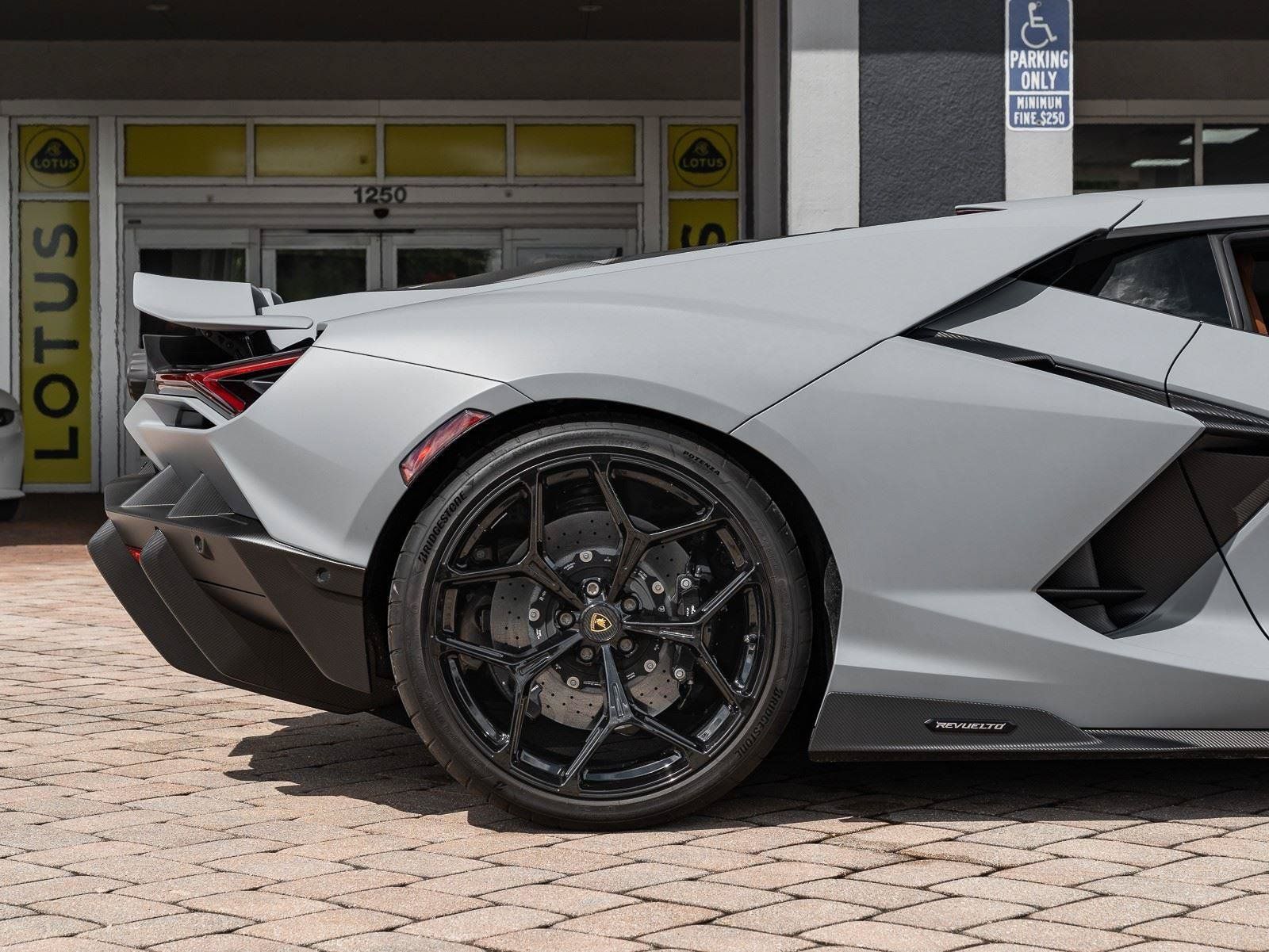 Used 2024 Lamborghini Revuelto AWD/4WD image 10